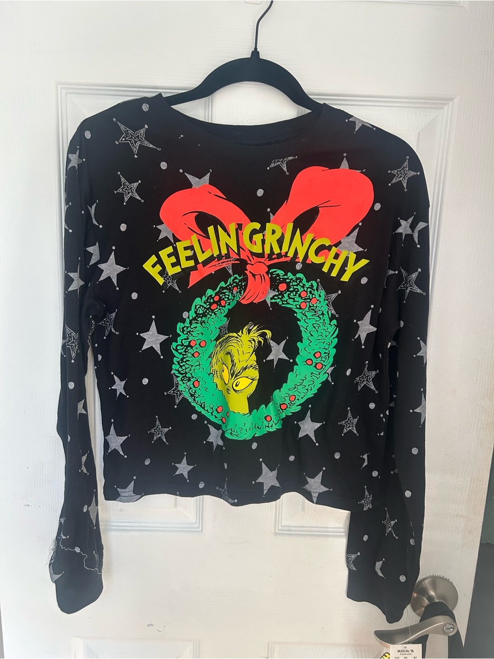NWT juniors Grinch shirt Medium